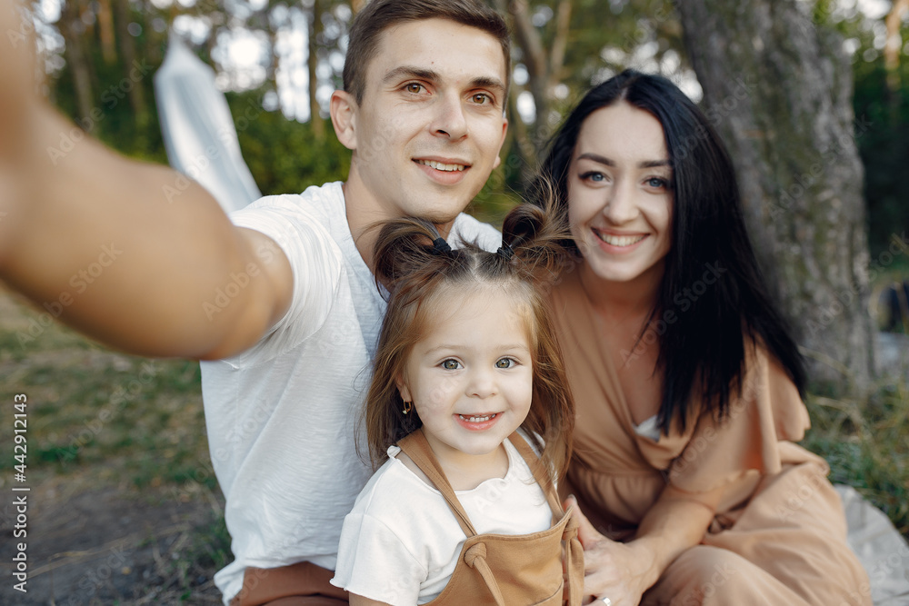 Fototapeta premium Cute family playing in a autumn field