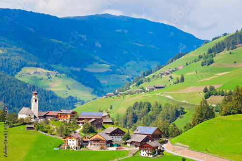 Schönes Bergpanorama, Südtirol, Italien photo