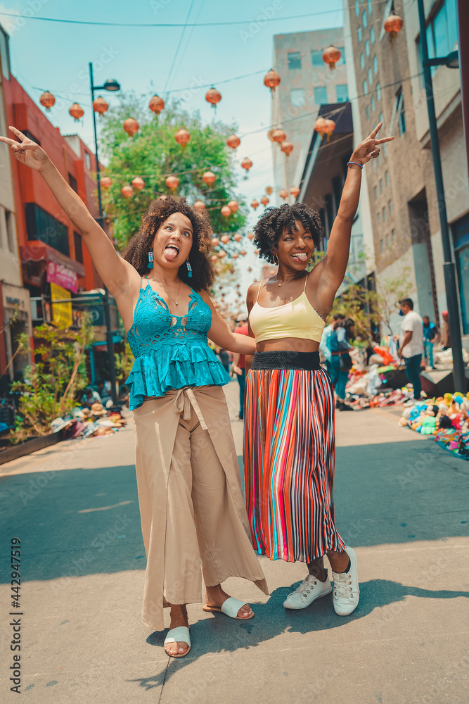Naklejka premium two black girls having fun in the street