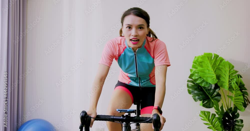 woman teaches gym class online