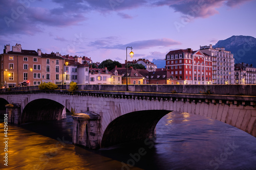 Tapety artystyczne Grenoble en soirée et l'isère