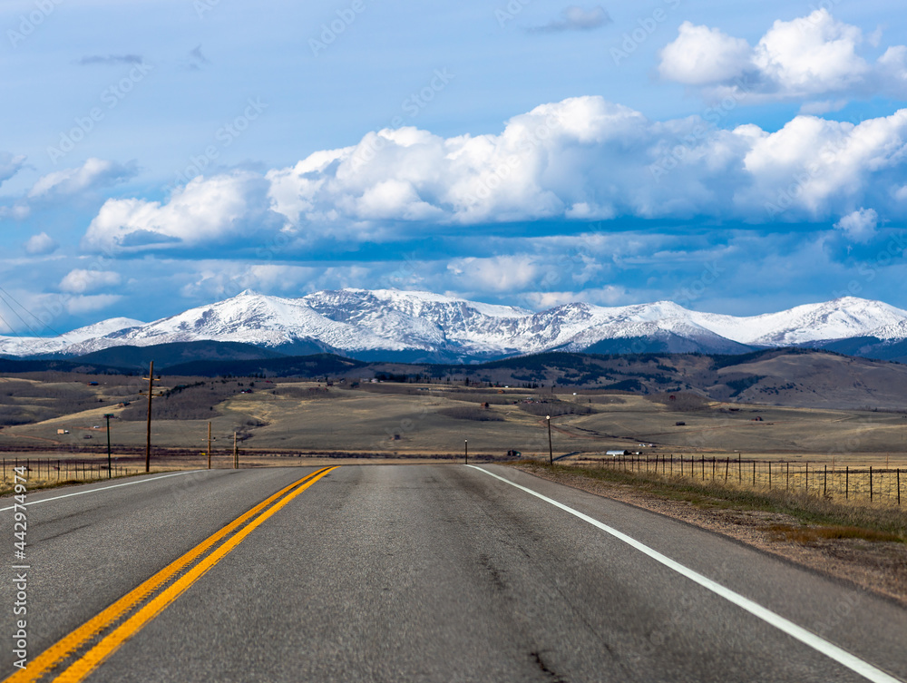 Fototapeta premium road to the mountains