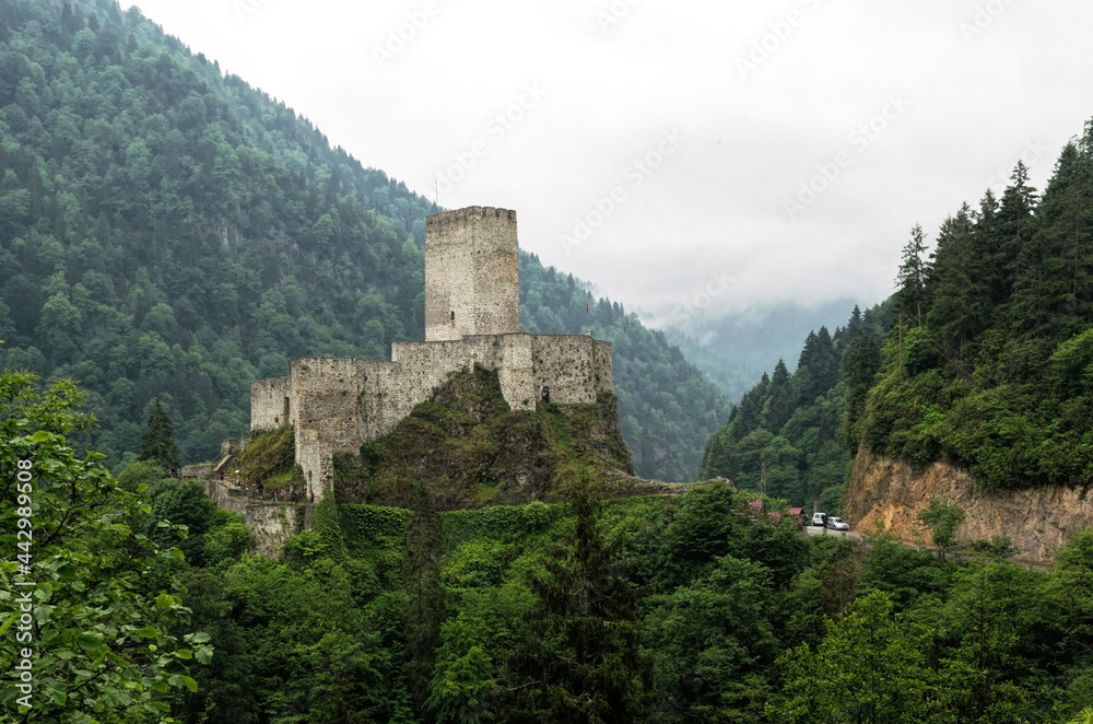 Fototapeta premium Zil Kale, ancient Byzantine castle among the Pontine mountains in Turkey