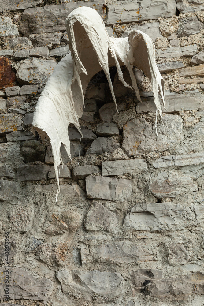 Φωτογραφία The village Perledo and the castle Vezio are situated above the village Varenna on the border of Lake Como