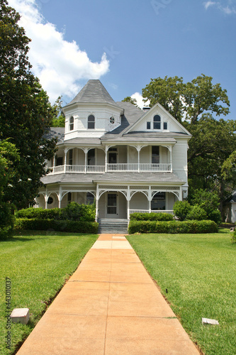 Historic Victorian Home in Rural Eastern Texas © LMPark Photos