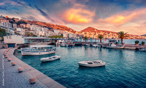 Obraz na płótnie Fantastic spring cityscape of Saranda port. Captivating Ioninian seascape. Wonderful evening scene of Albania, Europe. Traveling concept background. w salonie