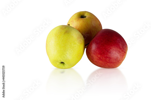 Three isolated apples .