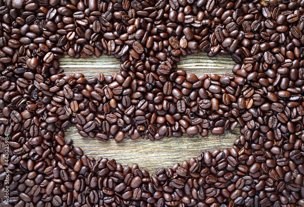 Obraz premium Funny face made from coffee beans. Creative vision of the coffee theme. The pleasure of coffee.