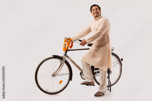 A HAPPY RURAL MAN POSING IN FRONT OF CAMERA WITH BICYCLE © IndiaPix