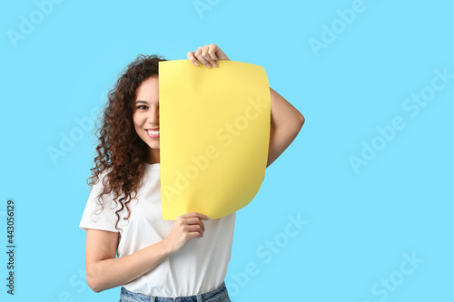Young woman with blank pape...