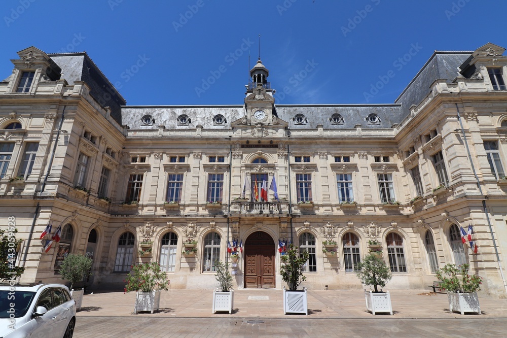 La mairie de Bollene, vue de l'exterieur, ville de Bollene, departement du Vaucluse, France