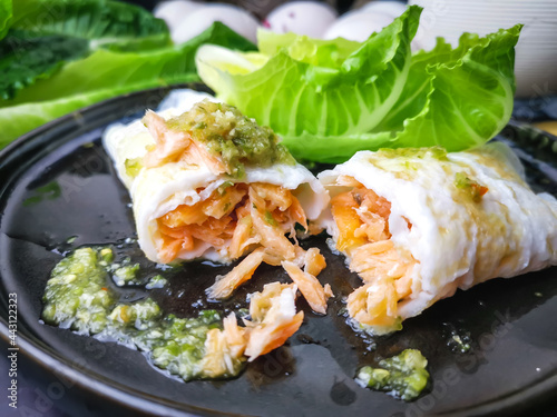 Egg white rolls with salmon and seafood sauce