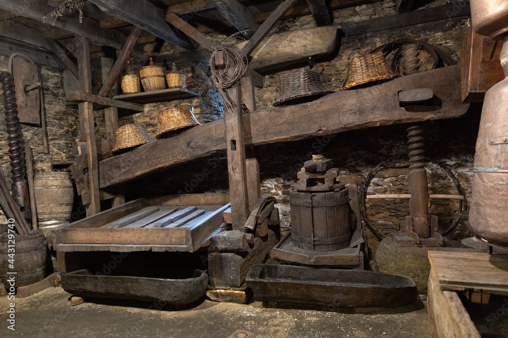 Antiguo y tradicional lagar de producción de sidra en Asturias