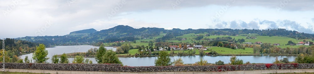 Aussicht vom Autobahn Parkplatz auf den Niedersonthofener See, Allgäu