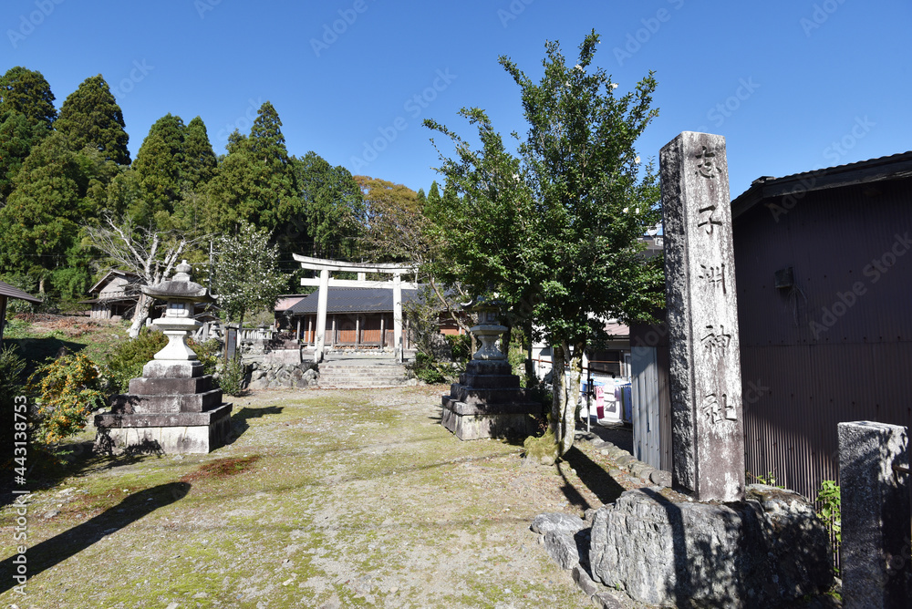 志古淵神社　入口の石碑と鳥居　滋賀県高島市