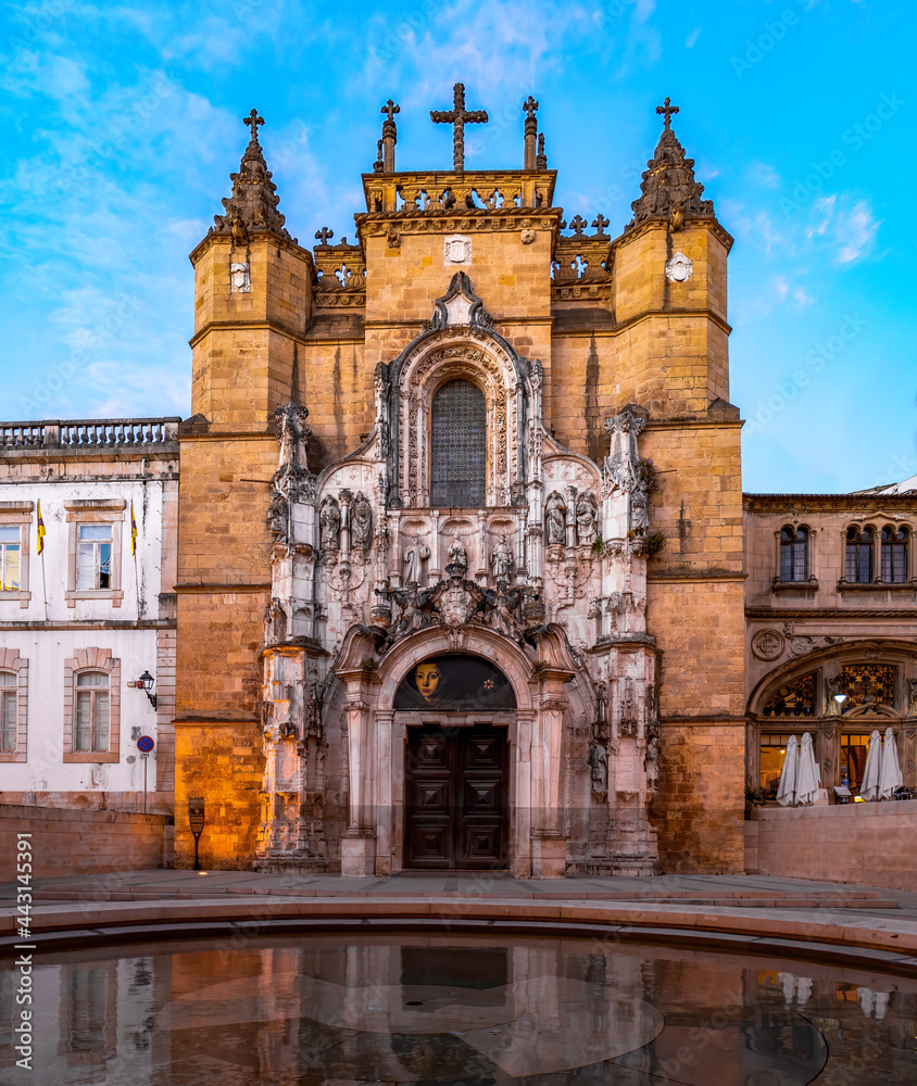 Igreja de Santa Cruz de Coimbra, panteão dos primeiros reis de Portugal, D. Afonso Henriques e D. Sancho