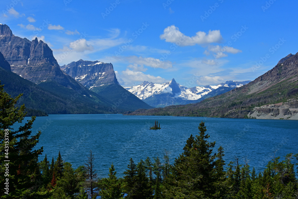 spectacular panorama of fusillade mountain and gunsight ridge from the