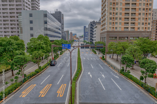 東京都品川区天王洲アイルの曇りの日の街並み © zu_kuni