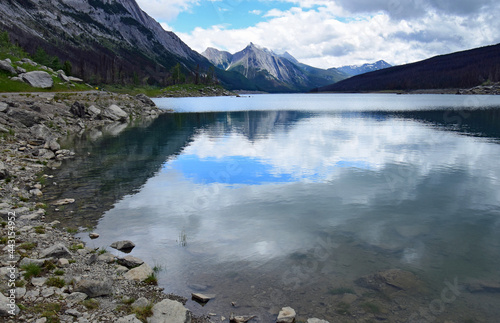 idyllic scene of mountains and medicine lake  in jasper national park  alberta  canada 