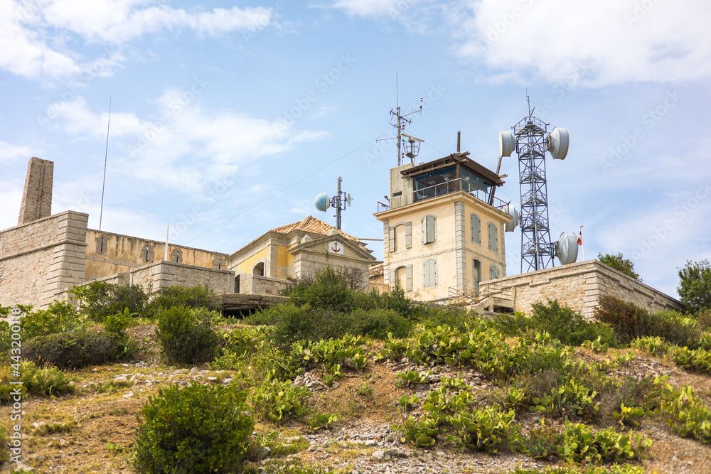 Vue sur le sémaphore de Sète (Occitanie, France)