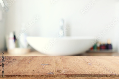 Fototapeta Naklejka Na Ścianę i Meble -  empty table board and defocused indoor bathroom background. product display concept