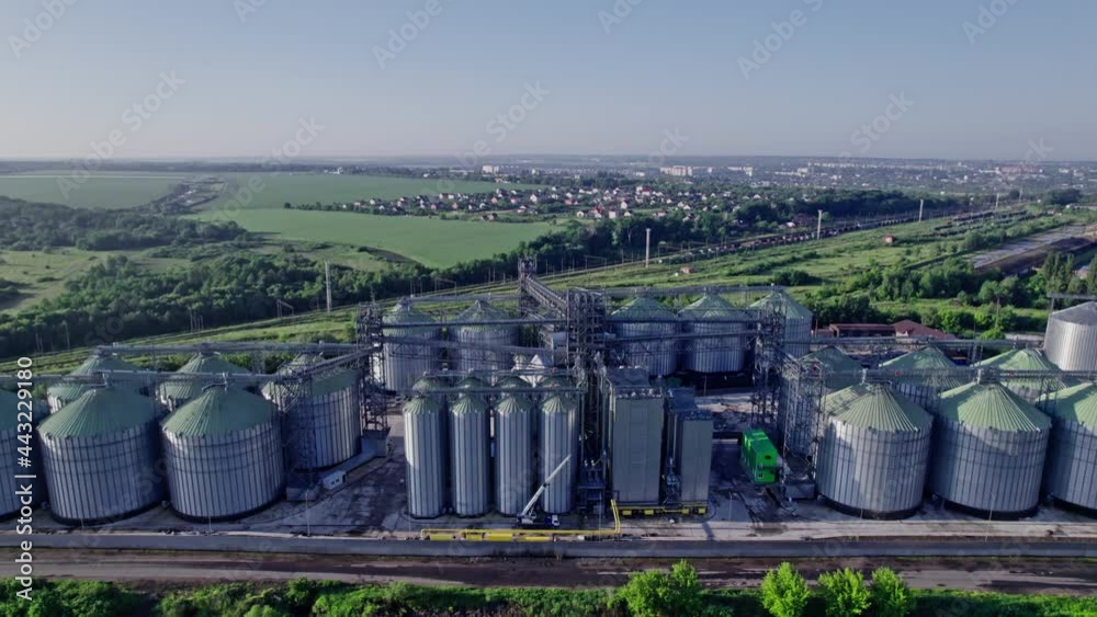 Corn Dryer Silos, Inland Grain Terminal Corn Dryer Silos, Inland Grain Terminal