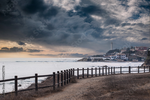Imagen del faro de Calaburras en Mijas costa Málaga , España.Podemos ver el faro una valla de madera  el mar y un día muy nublado. © Salvadorjp
