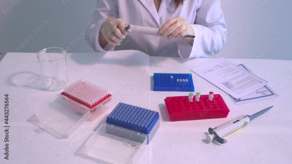 Laboratorio de Investigación. Pipeteo