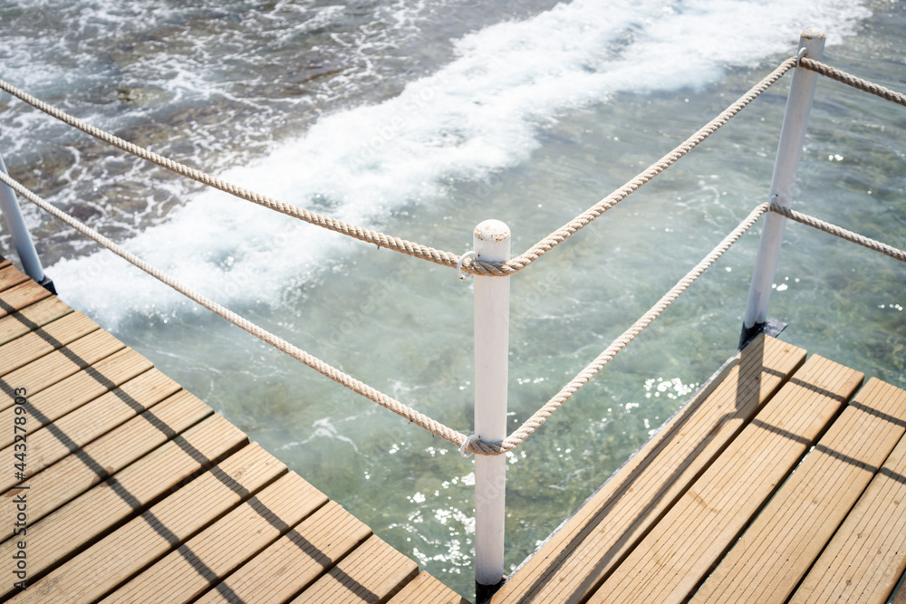 Obraz premium Sea pier with no people ready for joy now