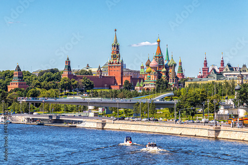 Canvas Print Panoramic view of Zaryadye Park, the Kremlin, St