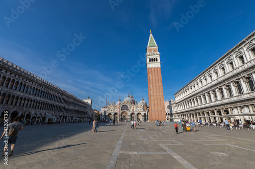 Markusdom und Campanile di San Marco © nickm86