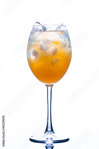 Sume cocktail with ice