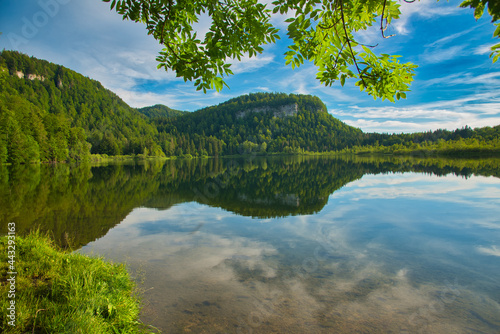 Lac de Bonlieu im franz  sischen Jura