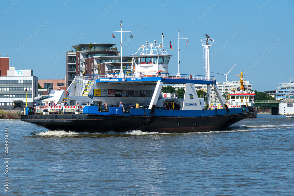 Fototapeta premium Schiff Fähre Bremerhaven Hafen