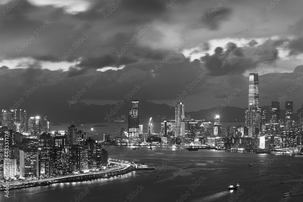 Obraz premium Victoria harbor of Hong Kong City at dusk