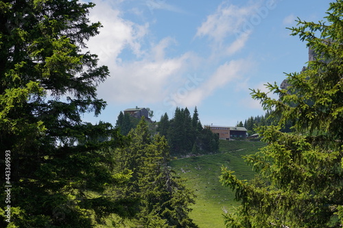 Spannende Grat-Wanderung Oberammergau/ Zahn/Sonnenberg/Pürschling: Gleich an der Almhütte photo