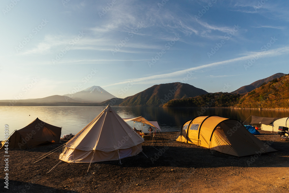 Camping scenery Motosu ko - obrazy, fototapety, plakaty 