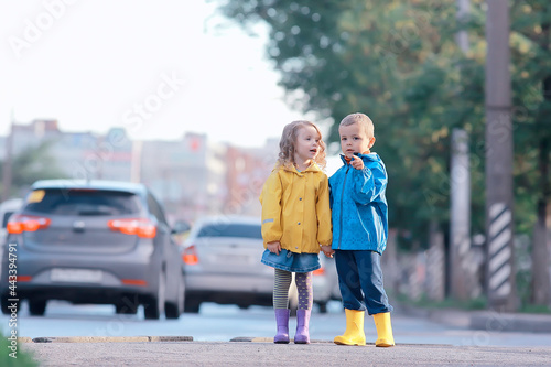 Wallpaper Mural children cross the road / boy and girl small children in the city at the crossroads, car, transport Torontodigital.ca