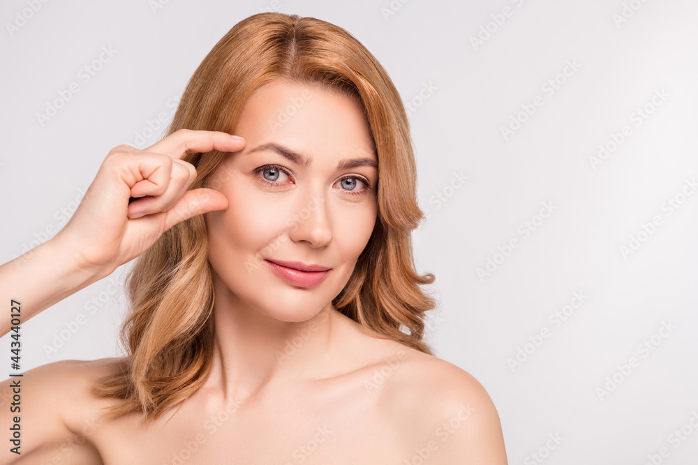Photo portrait woman after shower naked shoulders got wrinkles need anti age cream isolated white color background copyspace Photo portrait woman after shower naked shoulders got wrinkles need anti age cream isolated white color background copyspace