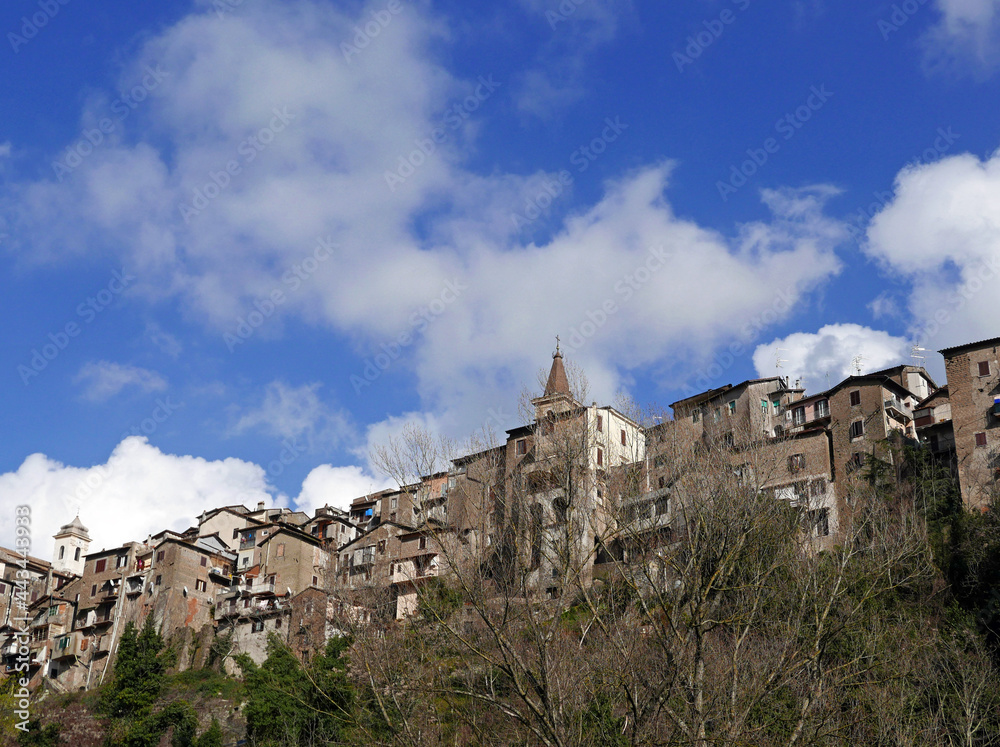 vista panoramica del bel borgo lazialedi Genazzano in Italia