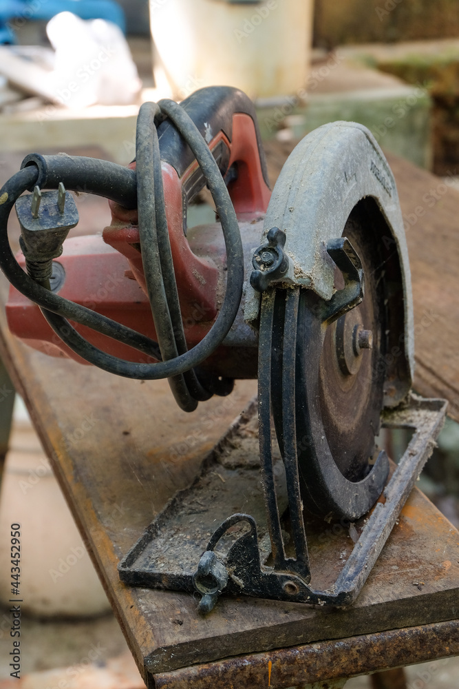 Circular saw for carpenters