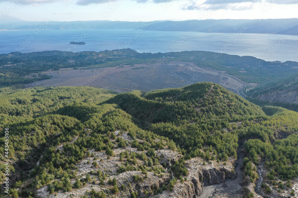 Obraz premium 鹿児島県鹿児島市 早朝の桜島