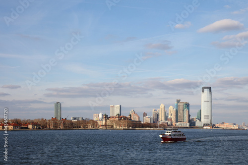 Ellis Island mit Jersey City Skyline / Ellis Island with Jersey City Skyline /