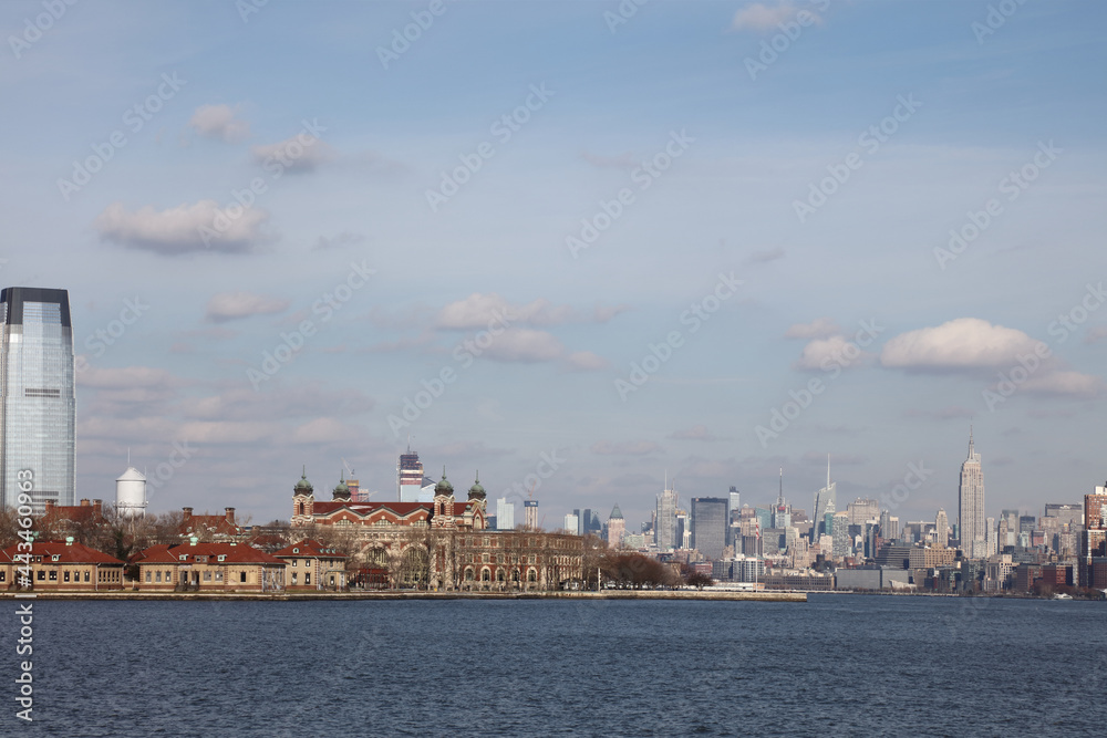 Ellis Island und New York Skyline / Ellis Island and New York Skyline /