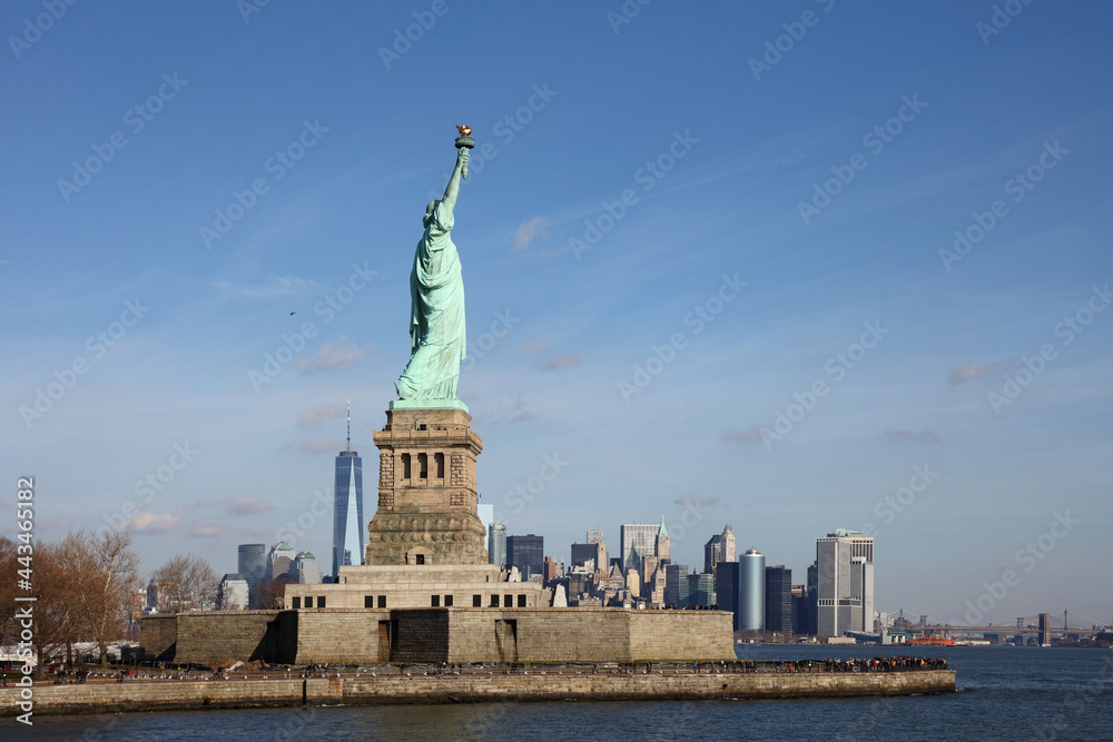 Freiheitsstatue mit New York-Skyline / Satue of Liberty or Liberty Enlightening the World with New York-Skyline / Freiheitsstatue mit New York-Skyline / Satue of Liberty or Liberty Enlightening the World with New York-Skyline /