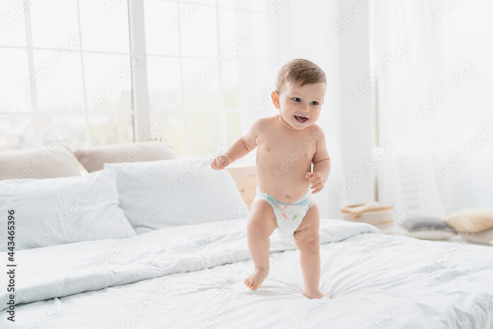 Stockfoto Small little caucasian baby newborn infant making first