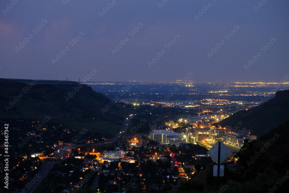 Obraz premium Beautiful Nighttime Mountain View of Golden Colorado