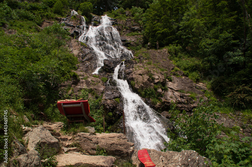 Wellnessliegen an einem Wasserfall photo