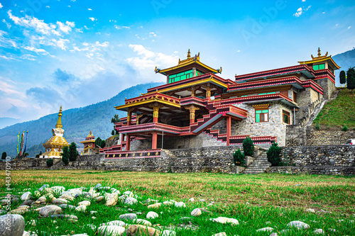 Canvas Print beautiful buddhist monastery architecture design at morning from low angle