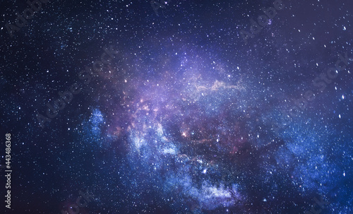 Nocne niebo gwiaździste. Galaktyki i przestrzeń kosmiczna. Kolaż zdjęć z Ziemi. Elementy tego obrazu dostarczone przez NASA